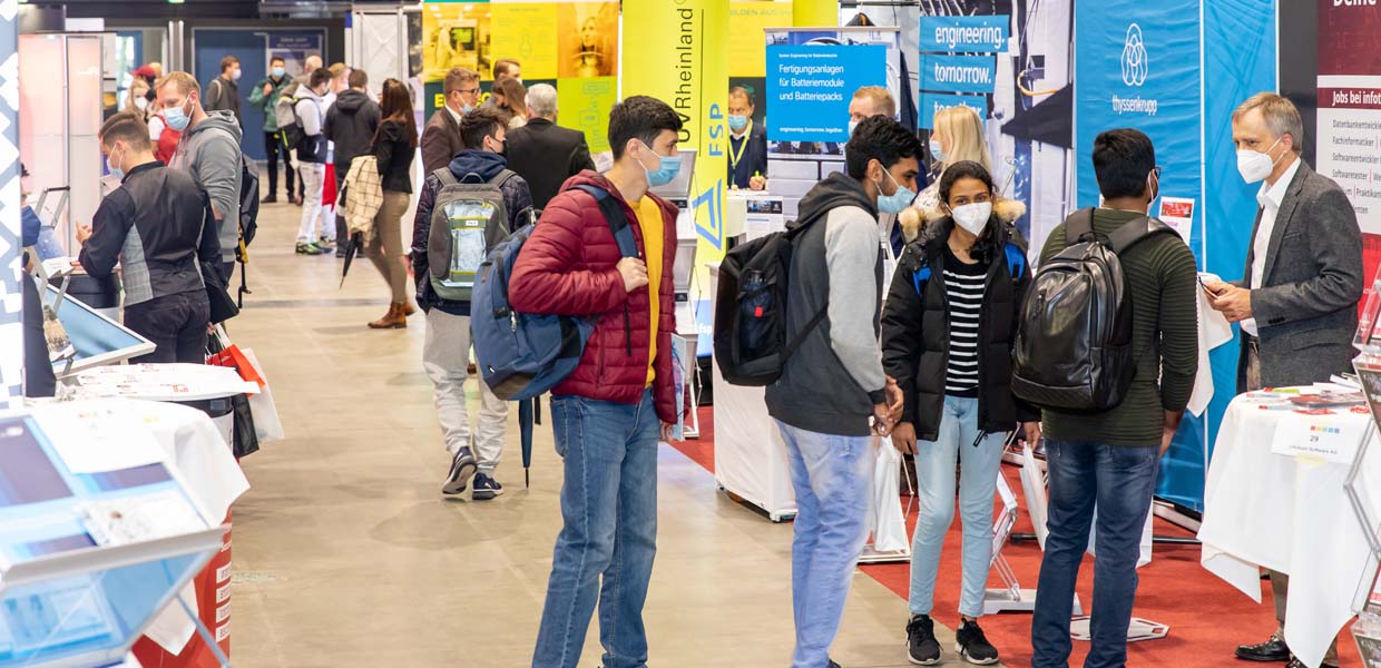 Direkte Kontakte zwischen Jobsuchenden und Jobanbietern wie Anfang November 2021 zur Firmenkontaktmesse ZWIK in Zwickau sind momentan leider nicht möglich. Die Wirtschafts- und Industriekontakte WIK, u. a. Veranstalter der ZWIK, setzen deshalb im Januar 2022 erneut auf das Online-Format #WIKdigital.